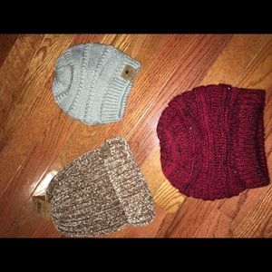 3 set of women’s beanies